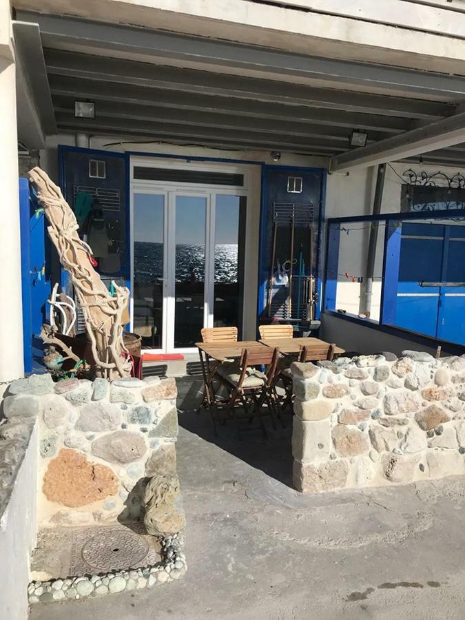 Le Cabanon Bleu Sur La Plage Marseille Exterior photo